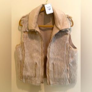 LISA INTERNATIONAL Women's Vest Large Beige Faux Fur Suede Pockets Winte…